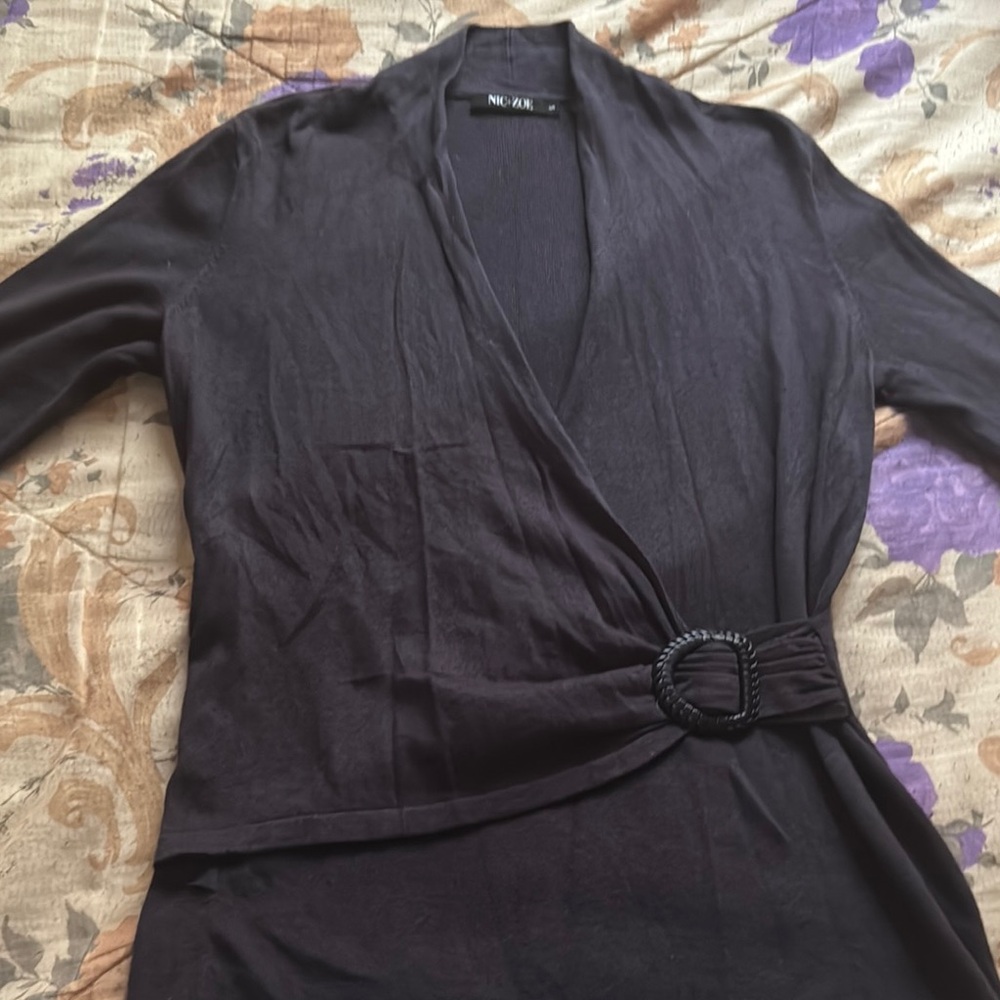 NIC+ZOE Elegant Black Blouse with Buckle Detail - Picture 5 of 6